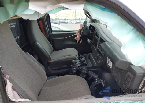 2019 Chevrolet Express 2500 Work Van z USA, uszkodzony, nr VIN 1GCWGAF18K1372744